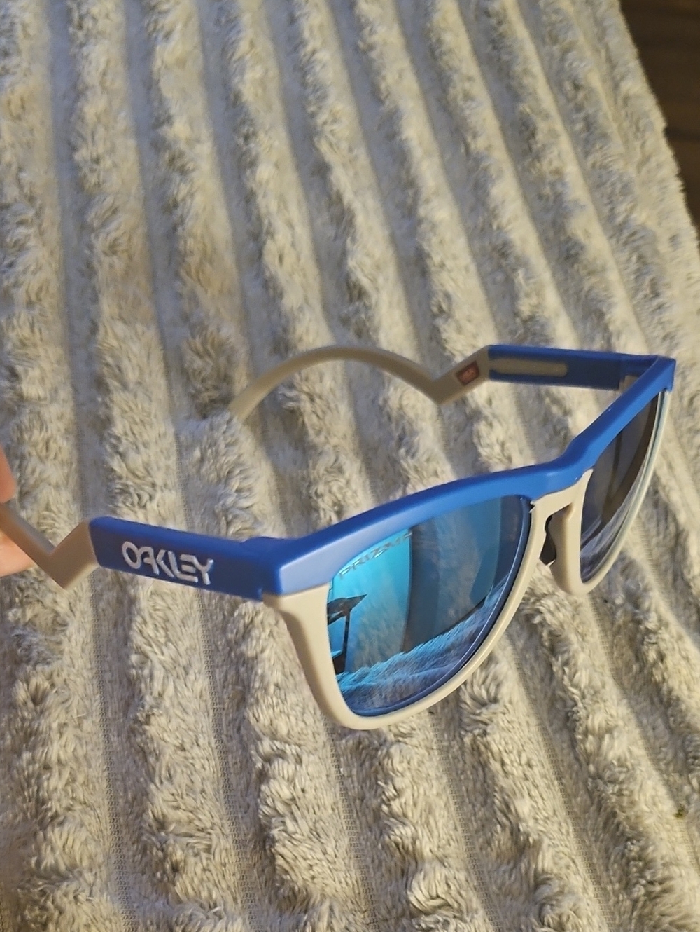 Oakley Frogskins Hybrid (Primary Blue/Cool Grey - OO9289-0355)
